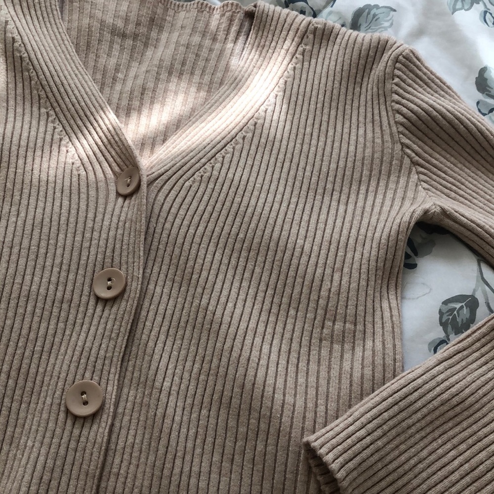 New Button Front Ribbed Crop Cardigan - Picture 3 of 3